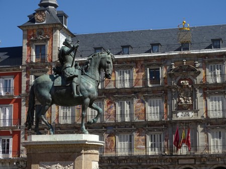 Madrid mit der Reiter-Statue am Place Mayor