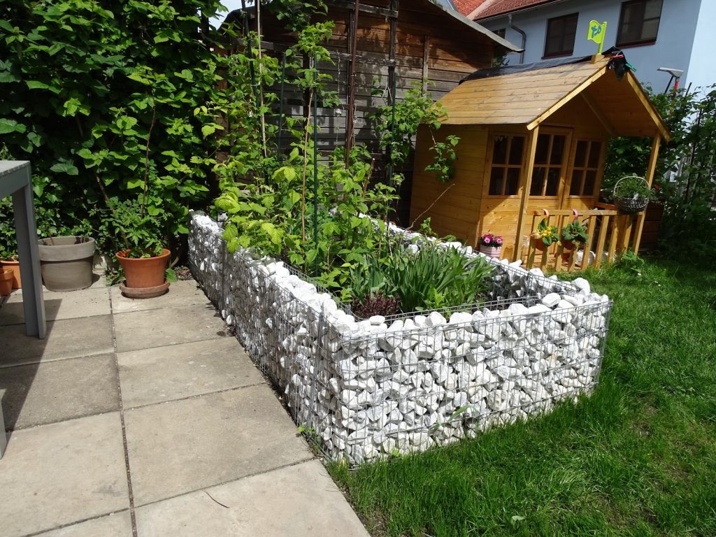 Gabione als Beetbegrenzung für Hochbeet oder Blumenbeet bauen