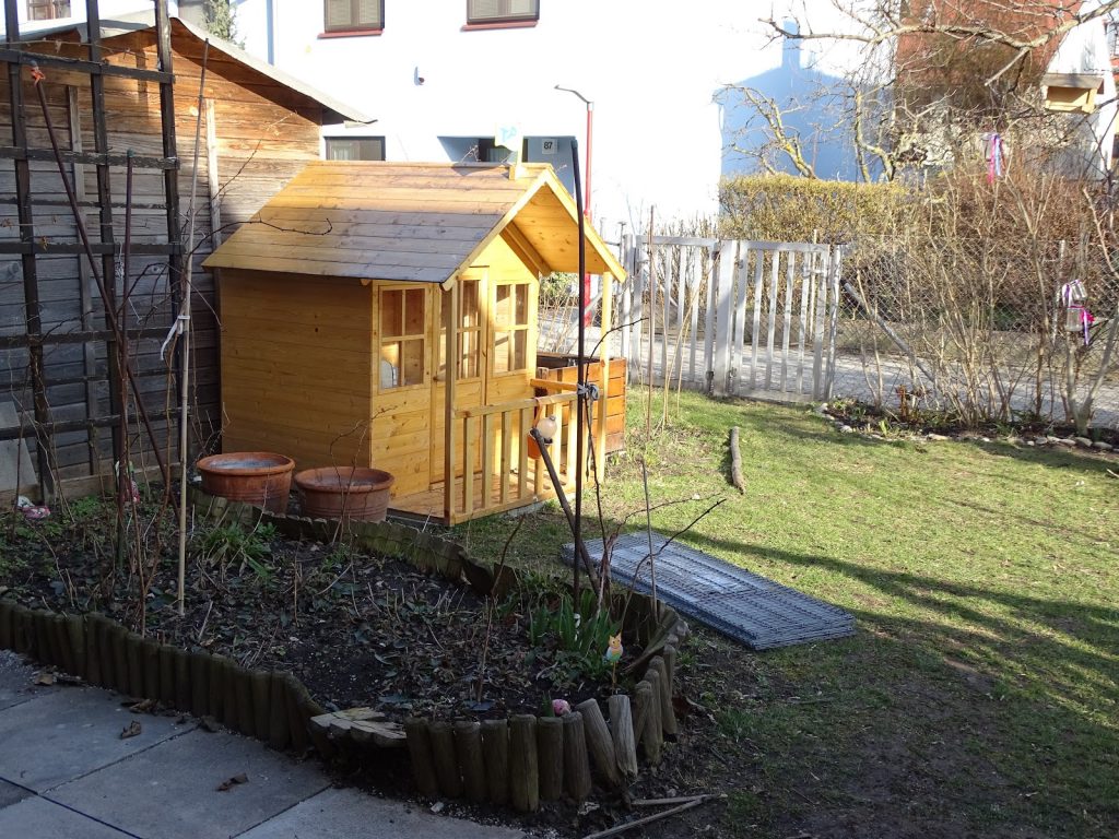 Reihenhausgarten_Gabione als Beetbegrenzung bauen