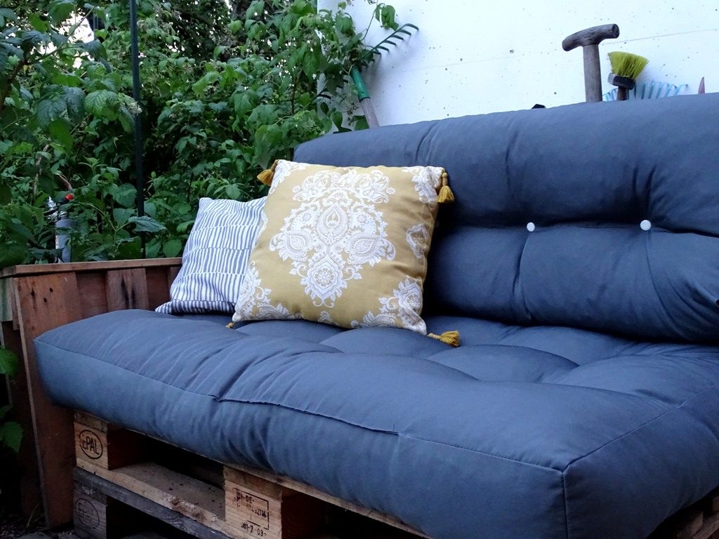Palettensofa für den Garten - V LIKE VERONIKA | DIY. UPCYCLING. BASTELN. KREATIVER LIFESTYLE