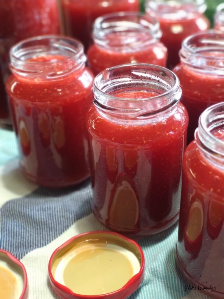 Upcycling von Pizzasaucengläsern und Pestogläsern: Verwende sie zum Einkochen von Marmelade wieder.