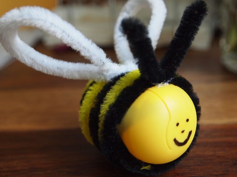 Überraschungsei Bastelideen: Biene