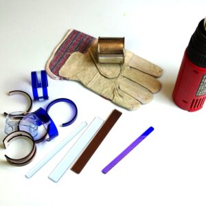 Welche Bastelmaterialien du für DIY-Ideen mit Acrylglas brauchst.