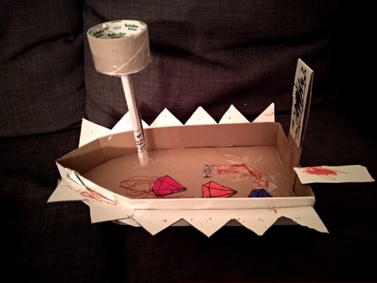 Basteln mit Kindern: Boot aus Karton bauen, ein tolles Upcycling-DIY-Projekt