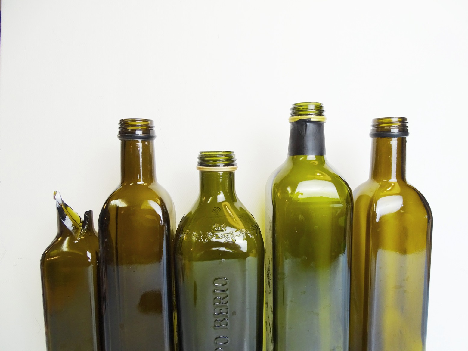 Upcycling-DIY-Projekt mit Glasflaschen: Olivenölflaschen Upcycling-DIY-Projekt