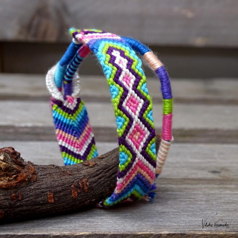 Knüpfanleitungen für breite Freundschaftsbänder: V-Muster mit Diamanten