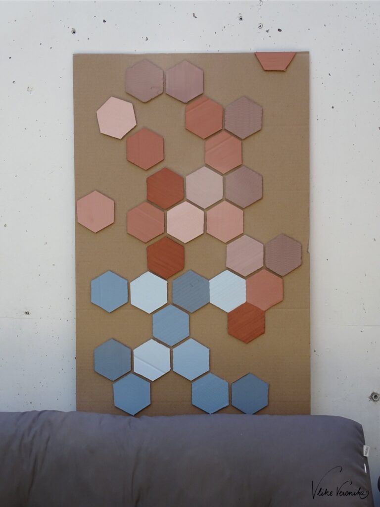 Kreativ mit Karton: Lass Dich zu Kunst aus Upycling-Material inspirieren.