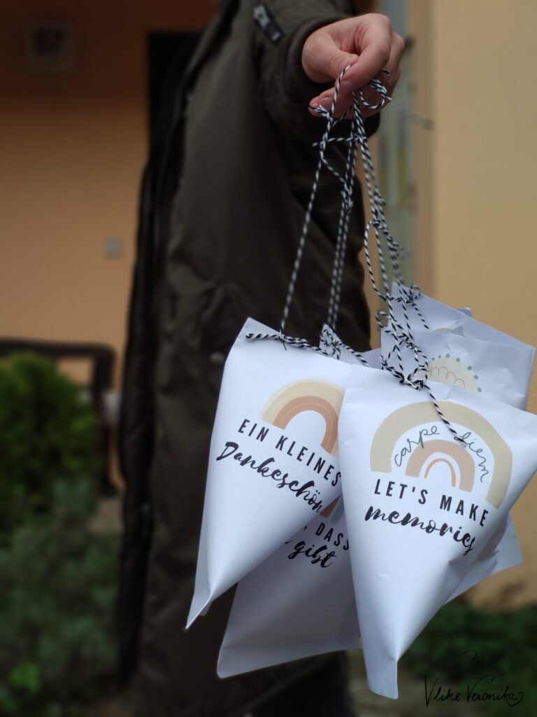 Mit dieser pdf-Datei kannst Du elf Goodie Bags selbst basteln