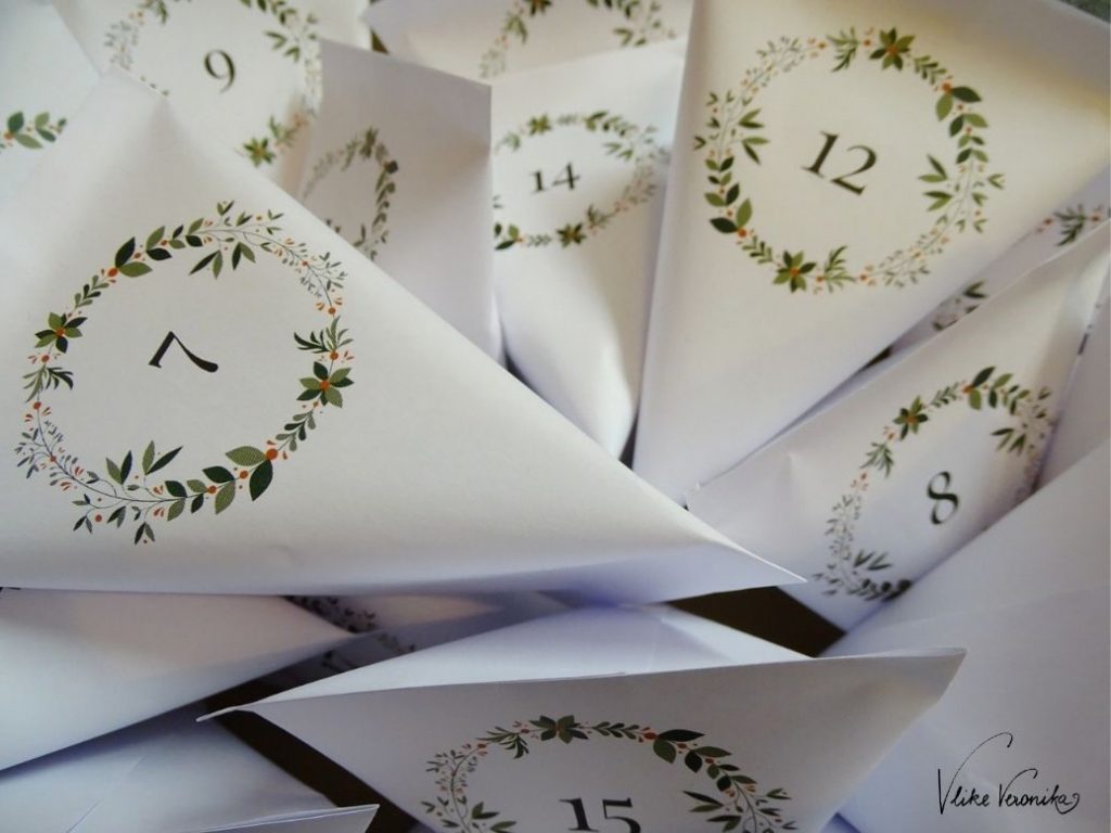 Kleine Adventskalendertütchen aus Kopierpapier zum Herunterladen.