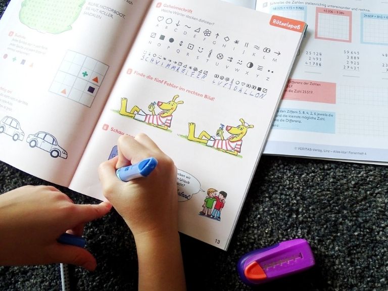 Ein gutes Ferienheft für Deutsch in der 4. Klasse Volksschule ist das Ferienheft von Veritas.
