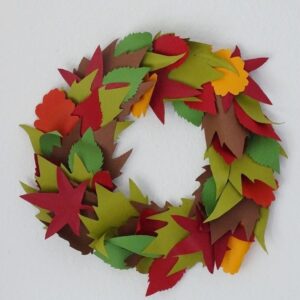 So schön ist der Herbst: der Blätterkranz aus Papier ist leicht zu machen.