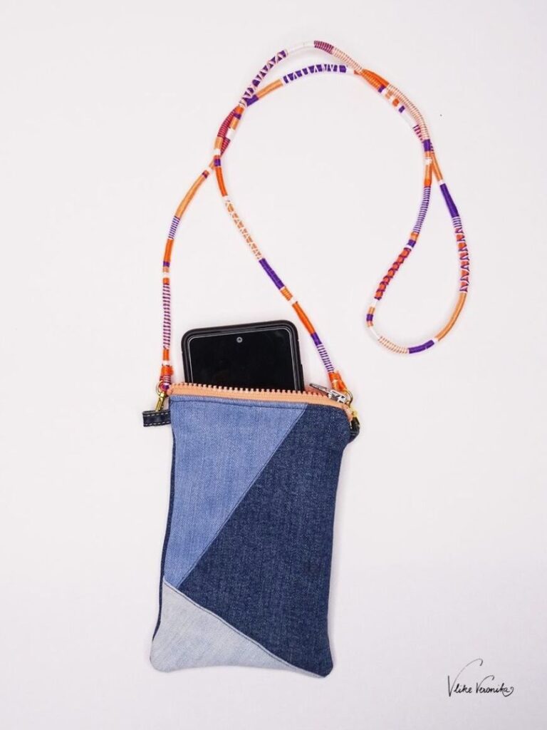 Die kleine Umhängetasche aus Jeansresten ist ein tolles Upcyclingprojekt für alte, ausrangierte Jeans.