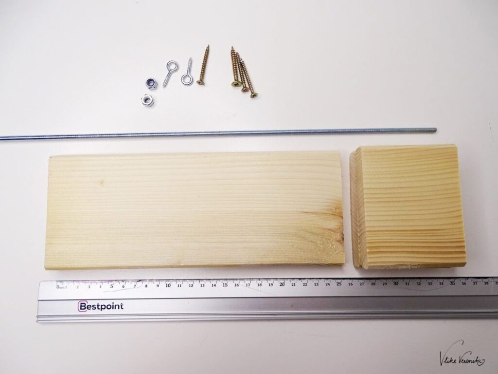 Diese Materialien brauchst du, um einen Knüpfrahmen aus Holz selbst zu bauen.