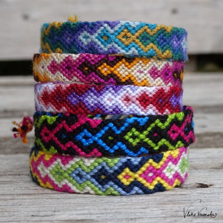 Mit der Knüpfanleitung kannst du dir das mehrteilige Pfeilmuster in deinen Lieblingfarben knüpfen.