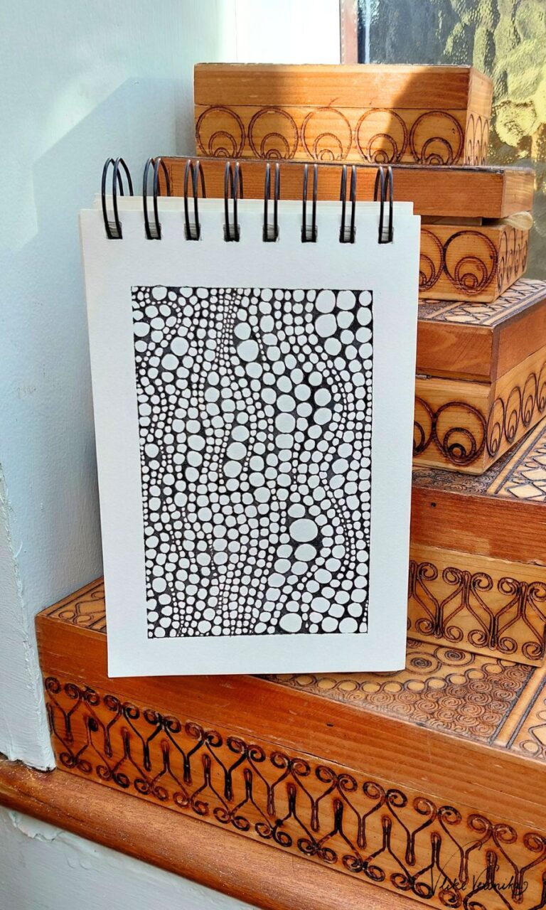 Von der Langeweile zur Kunst – ein Fineliner reicht.