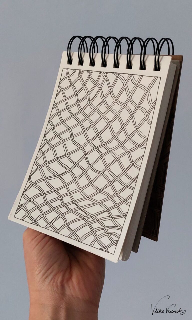 Ideen für Doodlebilder mit schwarzen Finelinern für deinen Zeichenblock.
