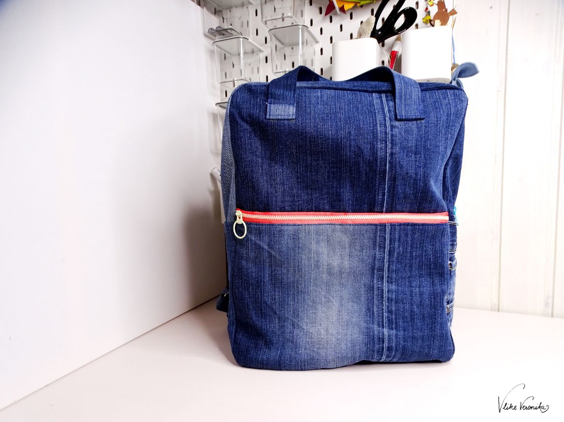 Den coolen Rucksack aus alten Jeans kannst du dir mit dem Schnittmuster von leni pepunkt selbst nähen.