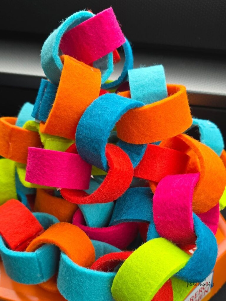 Ketten-Girlande als Faschingsdeko basteln