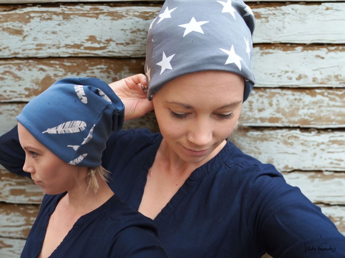 Du kannst auch ohne Schnittmuster eine einfache Beanie nähen, die man beidseitig wenden kann.