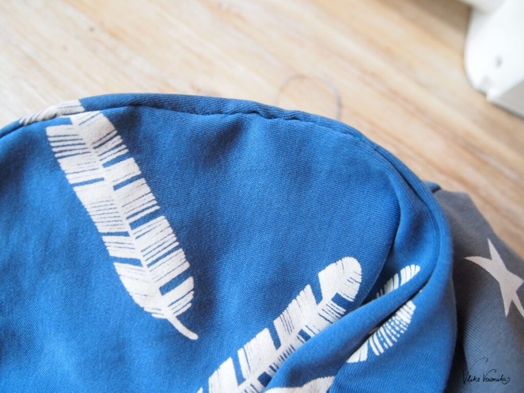 Der Matratzenstich schließt die Wendeöffnung der Beanie nun auf magische, unsichtbare Weise.