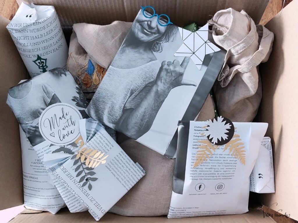 Magazinseiten und gestanztes Allerlei ergeben kreative Geschenkverpackungen.