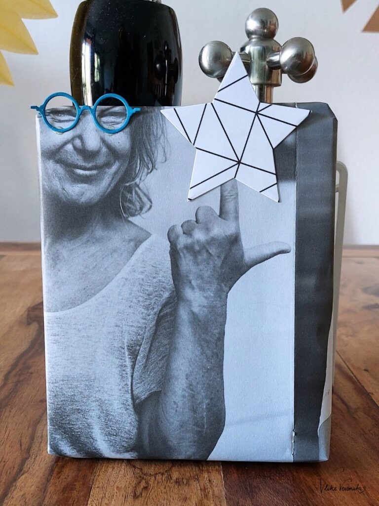 Verpacke deine Geschenke kreativ und lustig in Magazinseiten.