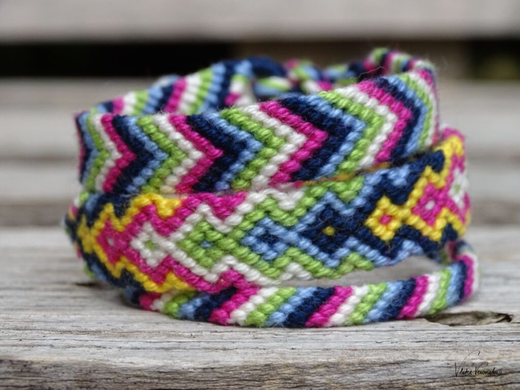 Wie viel Garn brauche ich zum Knüpfen von Freundschaftsbändern? Die Antwort auf diese häufig gestellte Frage rund ums Knüpfen findest du am DIY-Blog von V like Veronika.