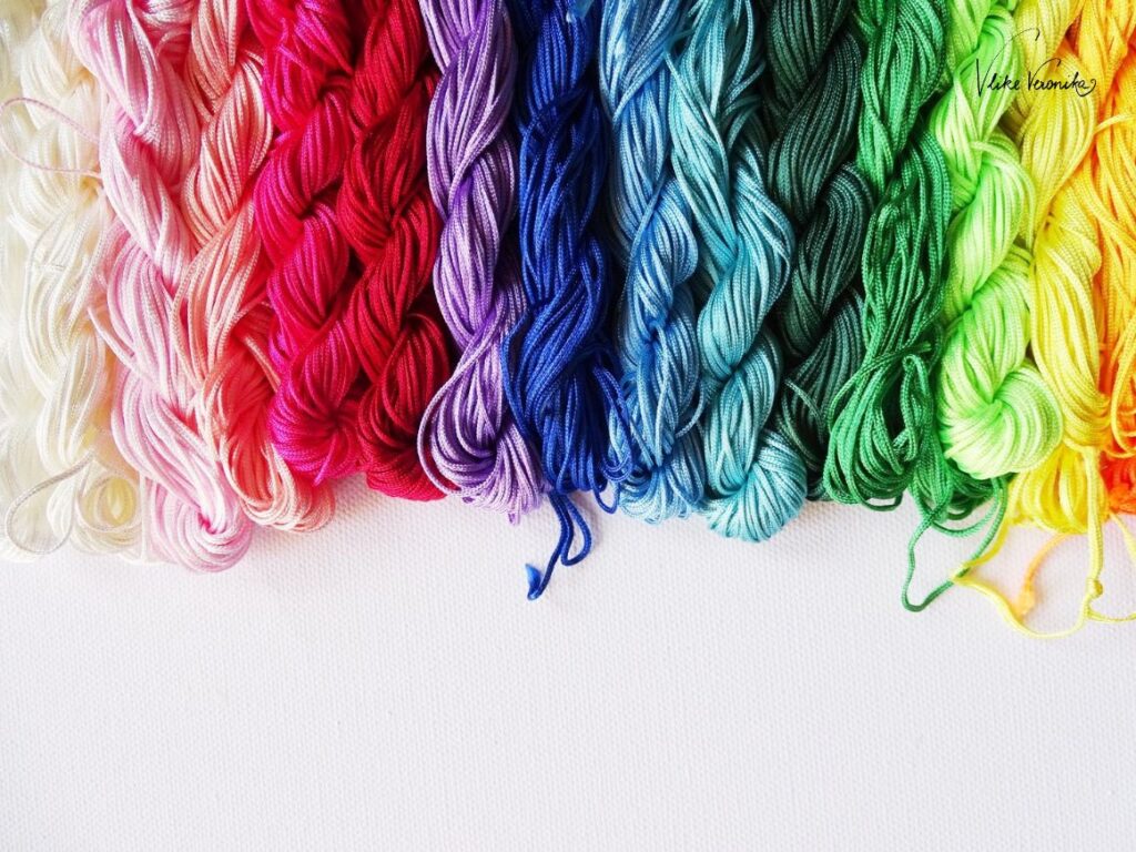 Mit Nylongarn kann man Taschengurtbänder knüpfen.