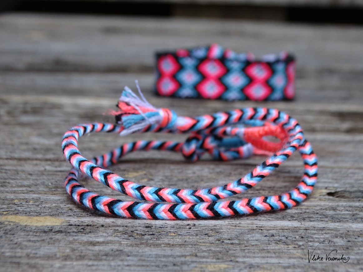 Anleitung für ein geflochtenes Fischgräten-Armband mit vier bzw. acht Fäden.